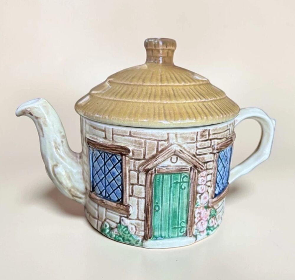 Sylvac Cottage Teapot Staffordshire England Novelty Cottageware Vintage w/ Lid